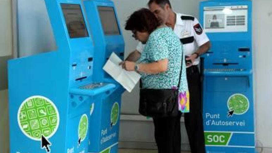 Usuaris d&#039;una oficina de treball de la Generalitat