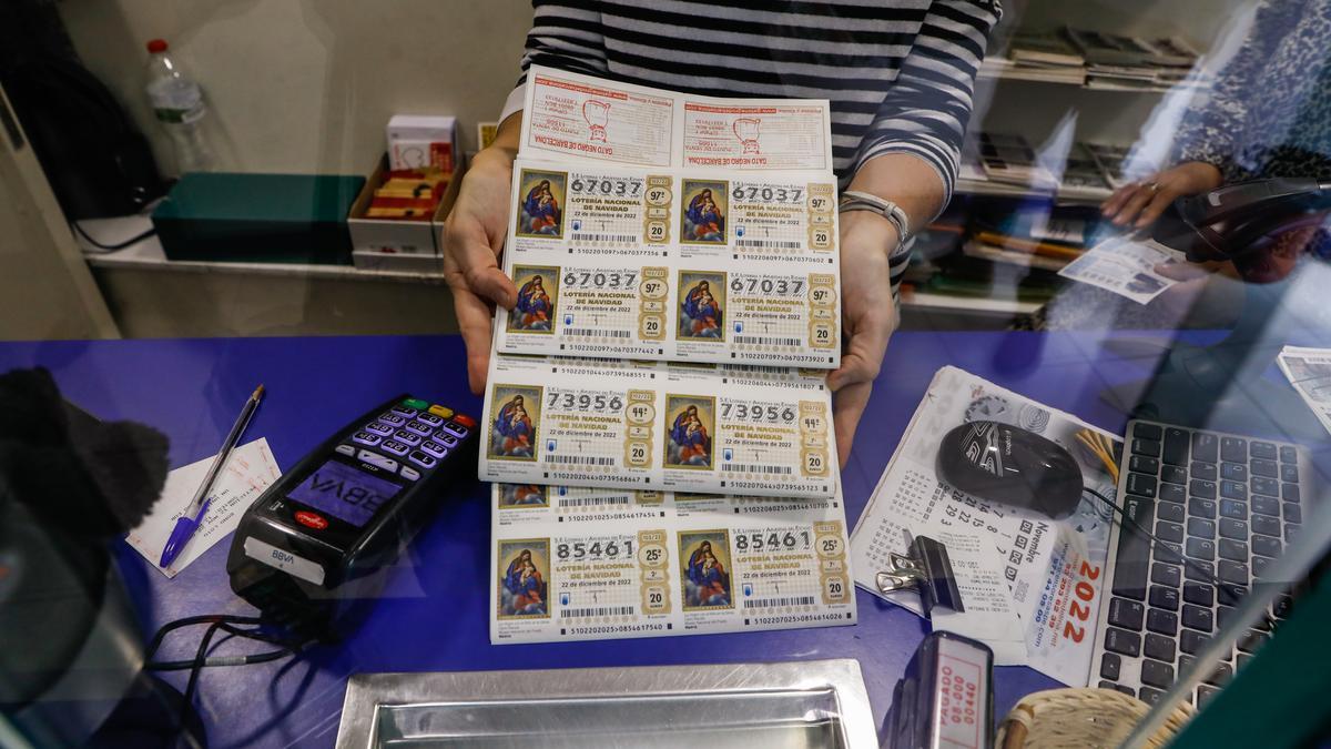 Décimos de lotería en una administración de Barcelona