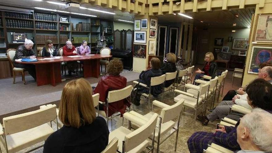 Una asamblea general del Ateneo de Ourense. // Jesús Regal