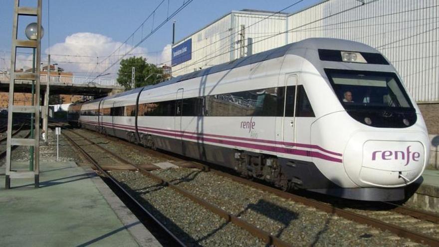 Un maquinista abandona un tren Alvia amb 110 passatgers a Palència