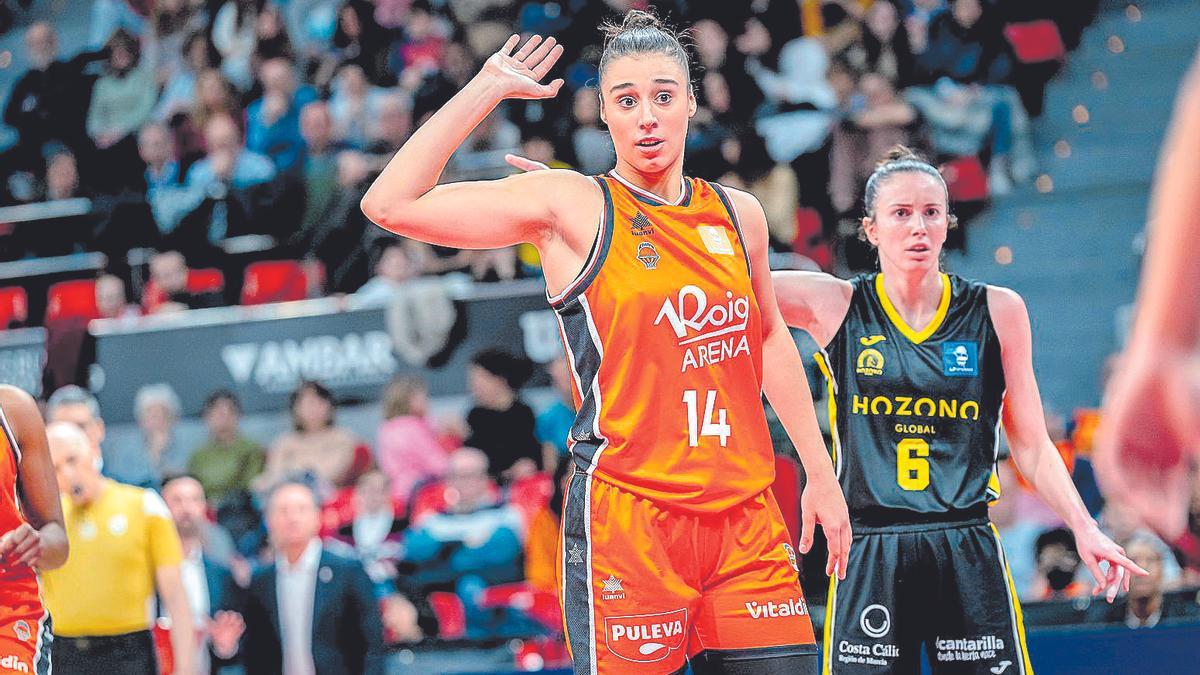 Raquel Carrera, durante el partido de Copa ante el Jairis.
