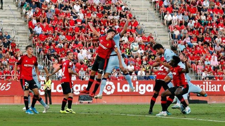 El Atlético vuelve a ganar a balón parado