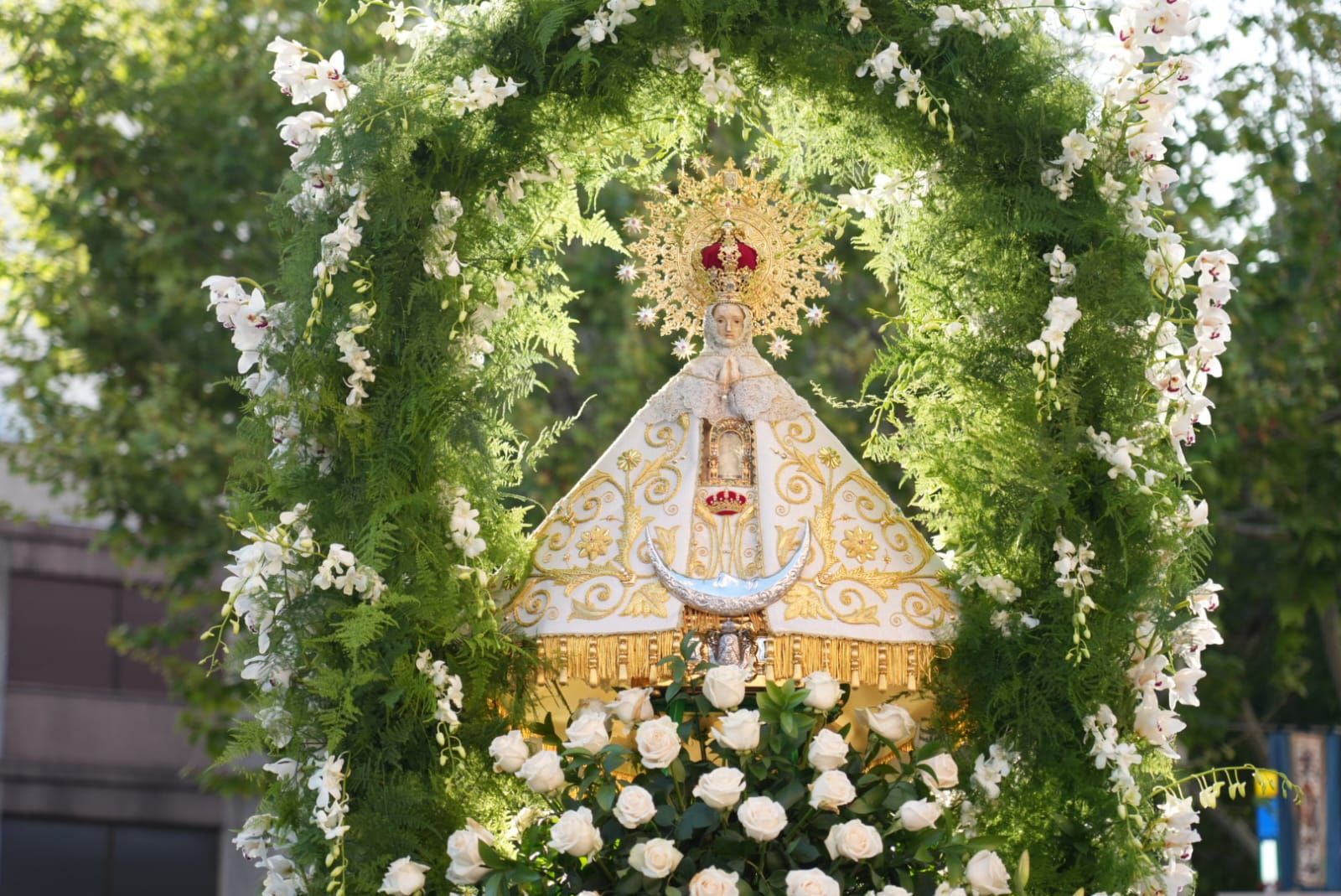 Galería de imágenes: La Virgen del Lledó llega a la plaza de la Virgen del Carmen en el Gau