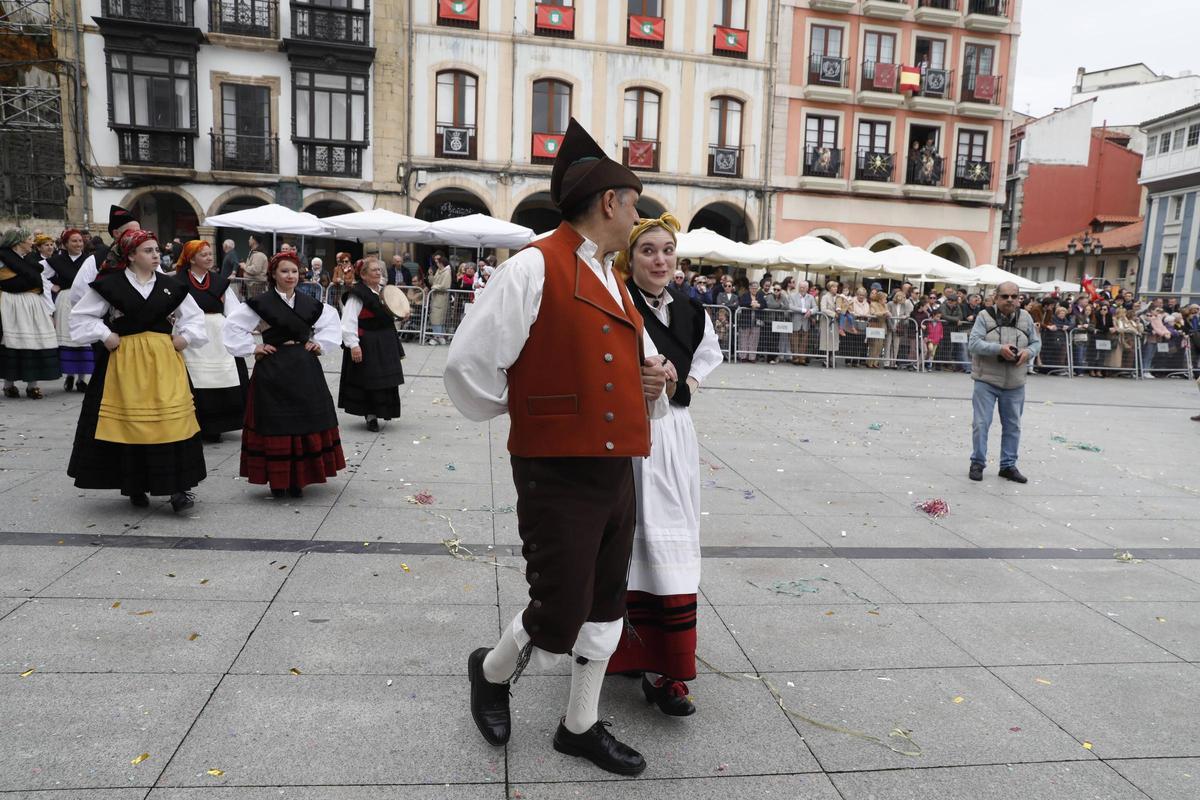 EN IMÁGENES: El desfile de carrozas del Bollo en Avilés