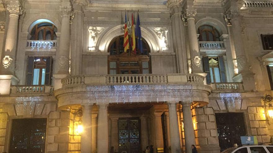 El PP critica la falta  de luces navideñas en  «La plaza del Apagón»