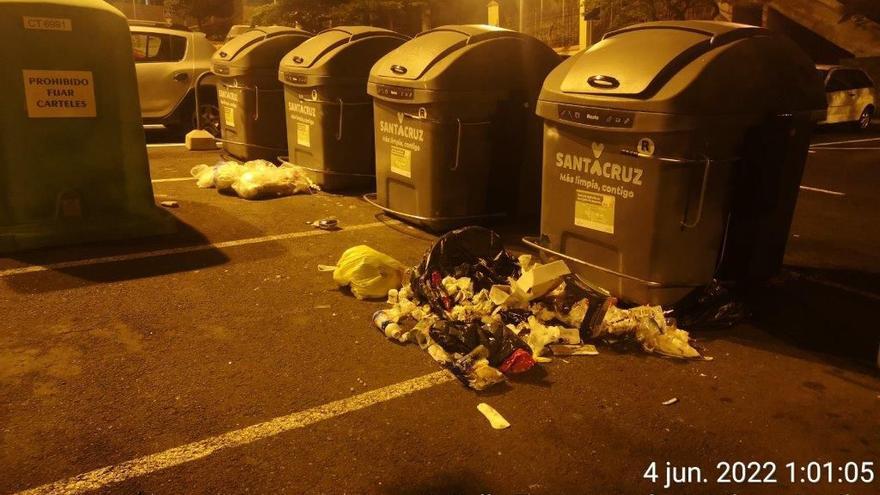 Residuos tirados en la calle, en Santa Cruz.