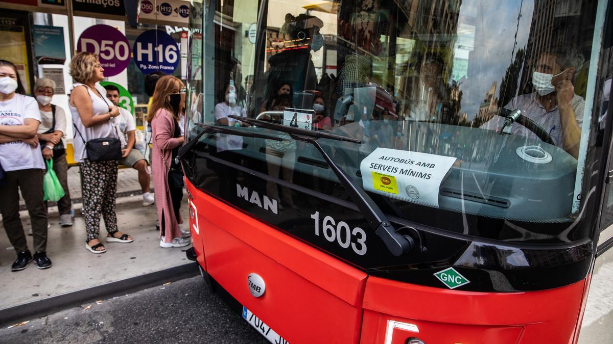 Primer día de huelga de autobuses en Barcelona