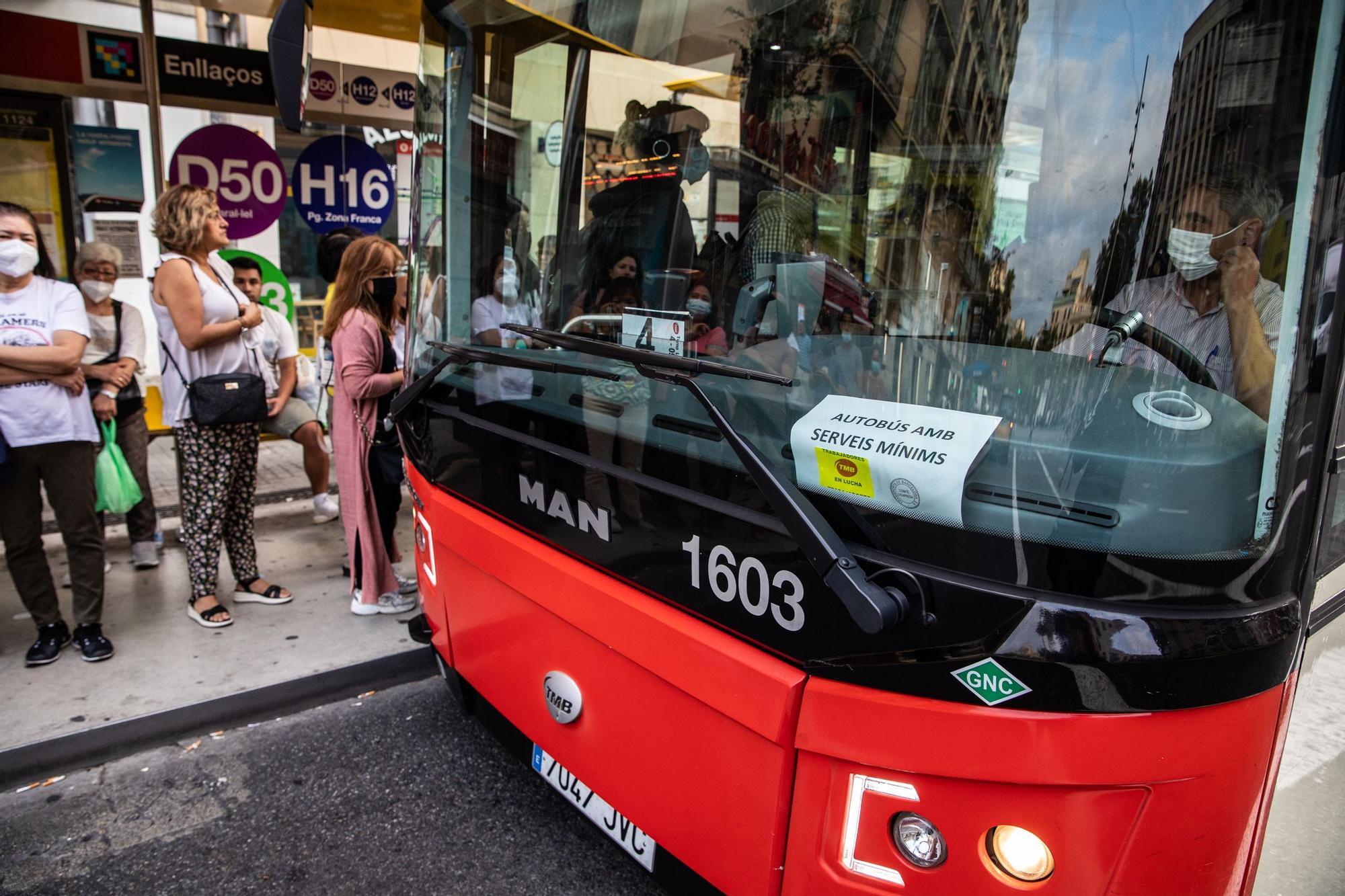 8-M en Barcelona: Estas serán las alteraciones en el transporte público por  la huelga por el Día de la Mujer