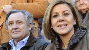 Ignacio López del Hierro y María Dolores de Cospedal en Albacete, en febrero de 2015.