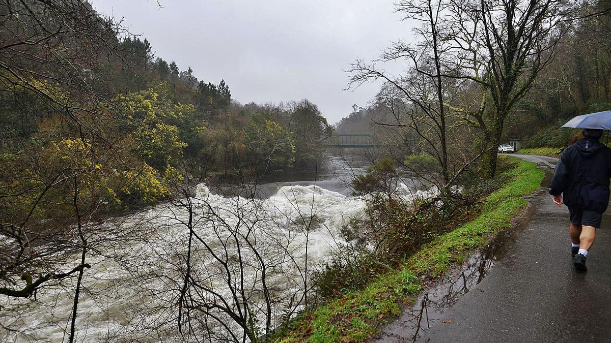 Imagen del río Lérez a su paso por la presa de Monte Porreiro. |   // GUSTAVO SANTOS