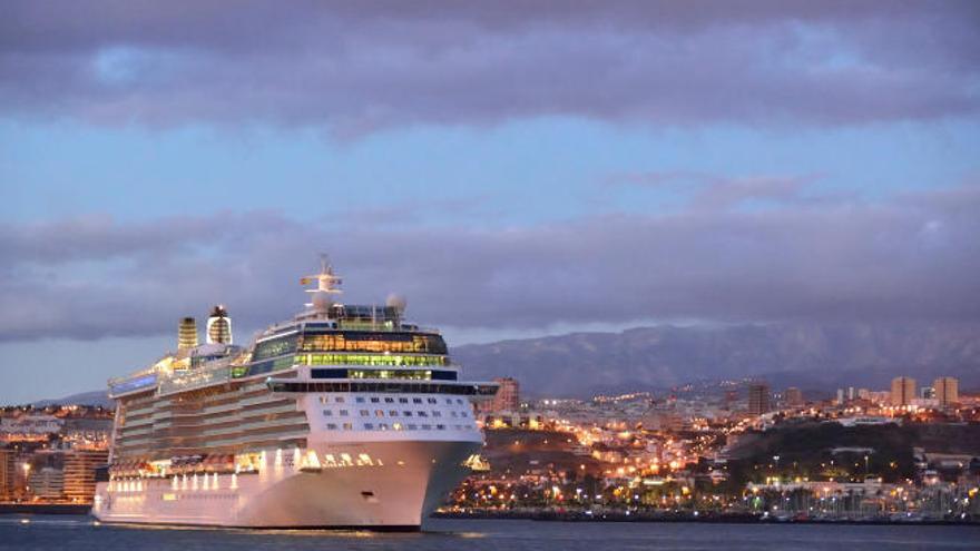 El crucero &#039;Celebrity Eclipse&#039;, durante una visita anterior a Las Palmas de Gran Canaria.