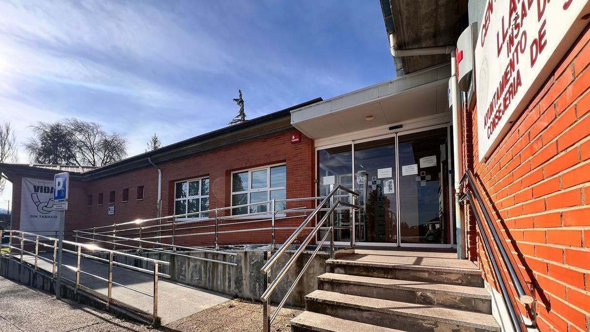 Rampa de acceso al Centro de Salud de Posada de Llanera