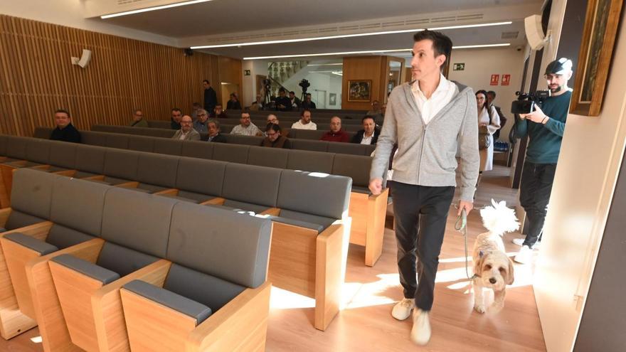 Bob Voulgaris y su perro Óscar.