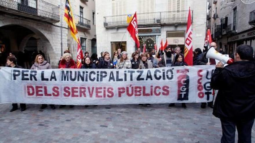 Treballadors d&#039;Eulen es manifesten a la plaça del Vi de Girona.