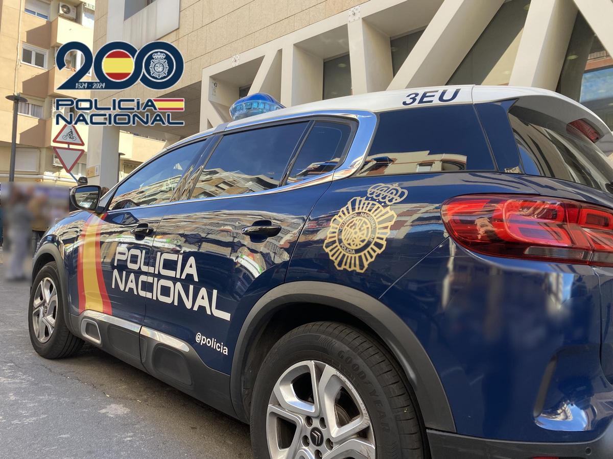 Patrulla de la Policía Nacional en la Comisaría de Alicante