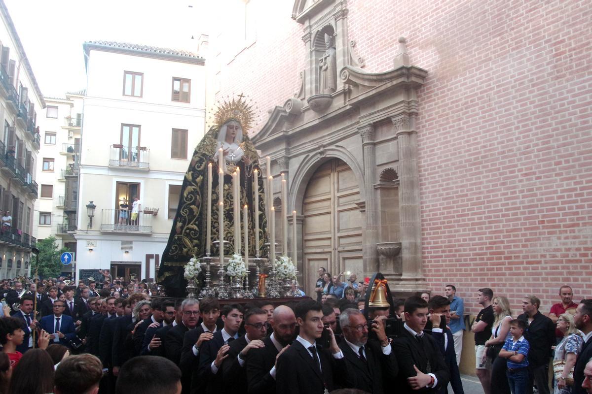 Viñeros reza los cinco misterios del rosario en cinco templos de los Mártires
