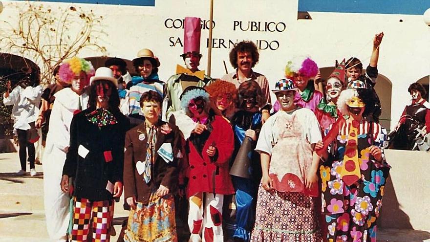 Una clase con el profesor Antonio Luis, en los años ochenta durante el Carnaval.