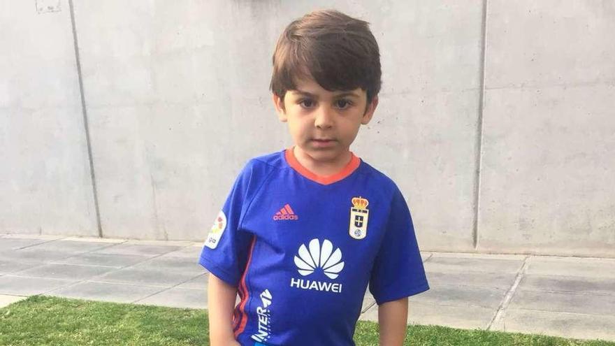 El niño que ama al Oviedo desde Valencia - La Nueva España