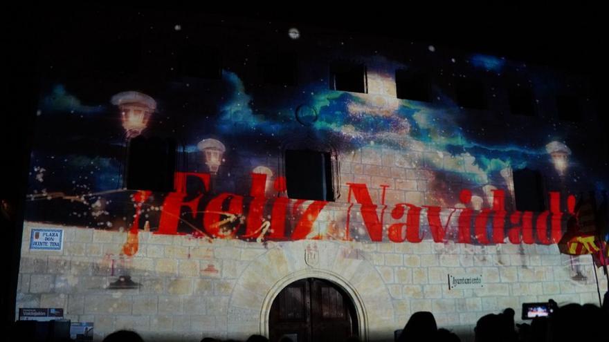 El vídeomapping  iluminó la fachada de la casa consistorial.