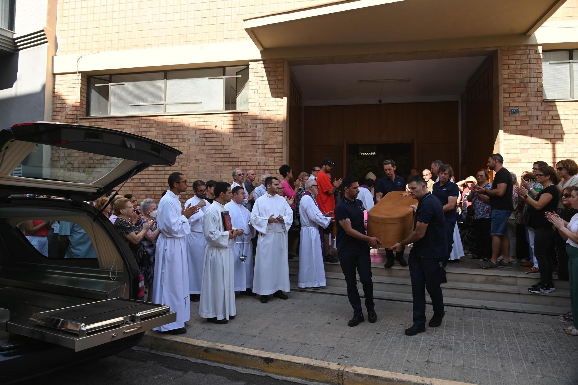 La imágenes del emotivo funeral de mosén Guillermo Sanchis, Hijo Adoptivo de Vila-real