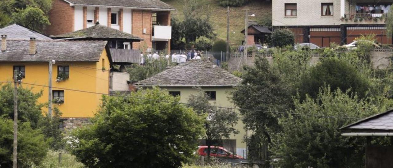 Vista de un núcleo rural de Cangas del Narcea.