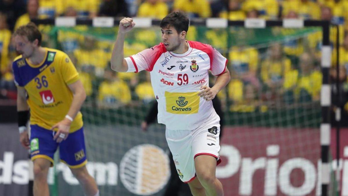 Alex Dujshebaev celebra un gol ante Suecia