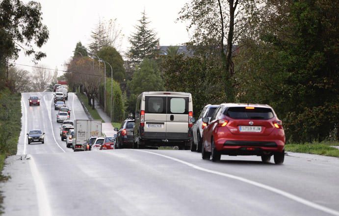 Atasco en Oleiros por un accidente en A Coruña