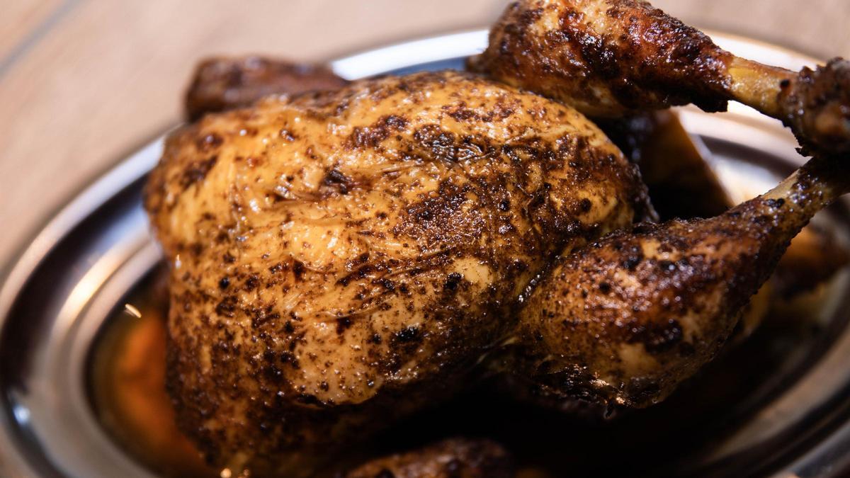 Pollo a l'ast de Apluma.