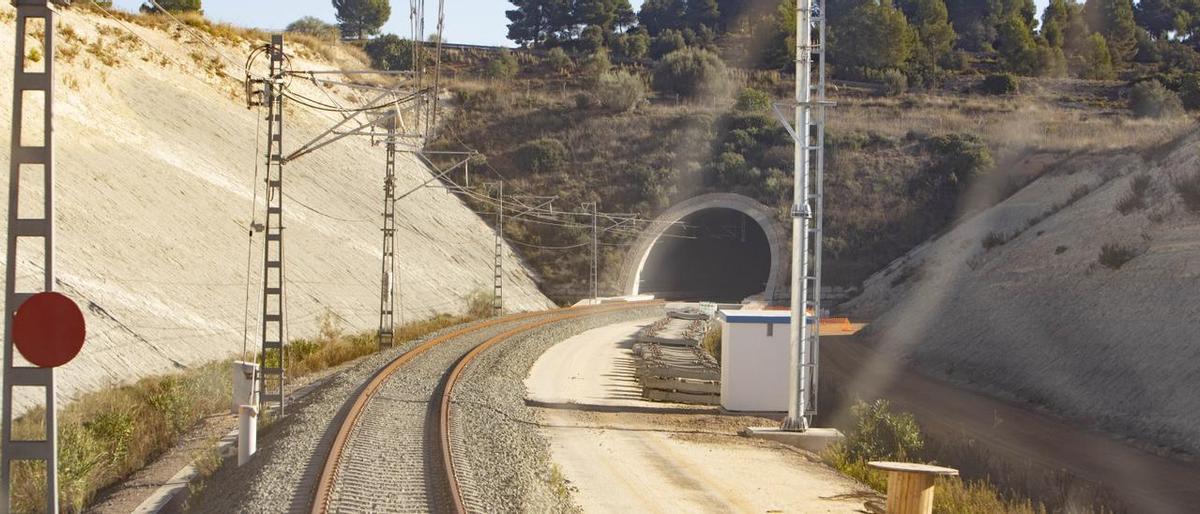 Obras en el tramo del corredor mediterráneo entre la Font de la Figuera y el Nudo de la Encina.