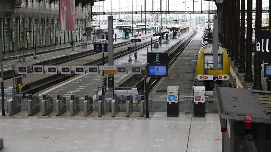 Almenys tres ferits, un de crític, per un atac amb arma blanca a l&#039;estació de París-Lió