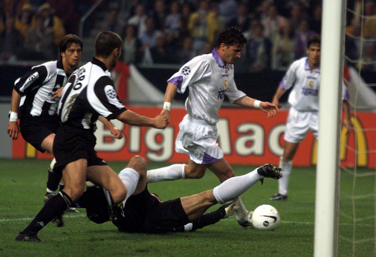 Mijatovic marca el gol de la séptima Champions del Madrid, ante la Juventus.