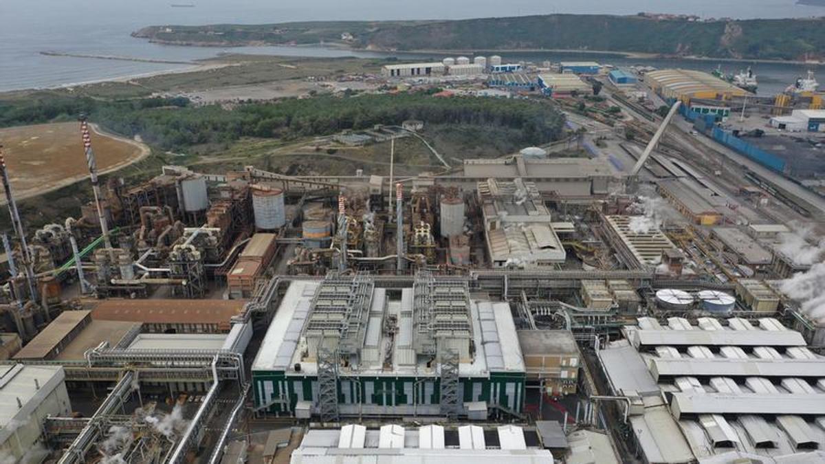 Las instalaciones de Asturiana de Zinc en San Juan de Nieva.