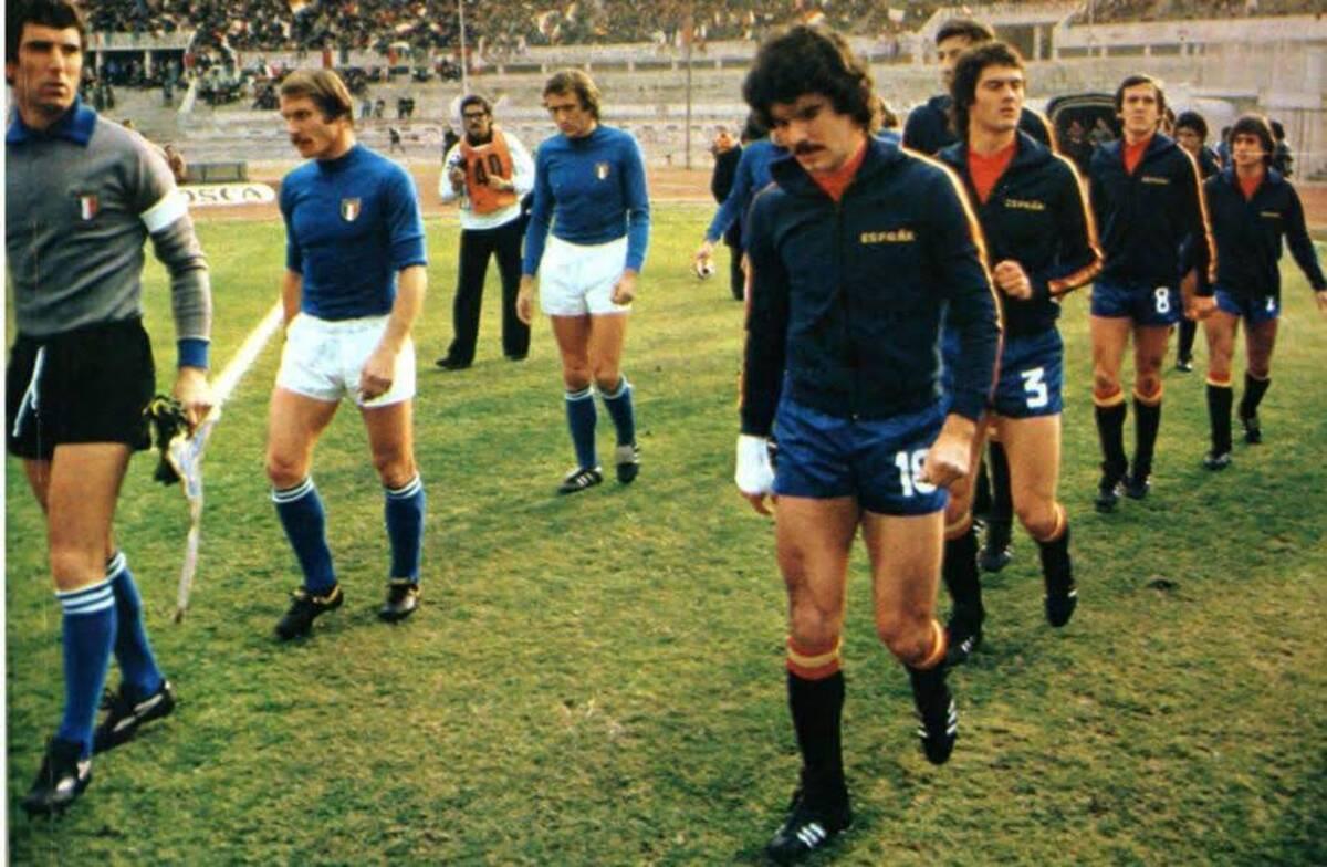 España frente a Italia, con Eugenio Leal en primer plano