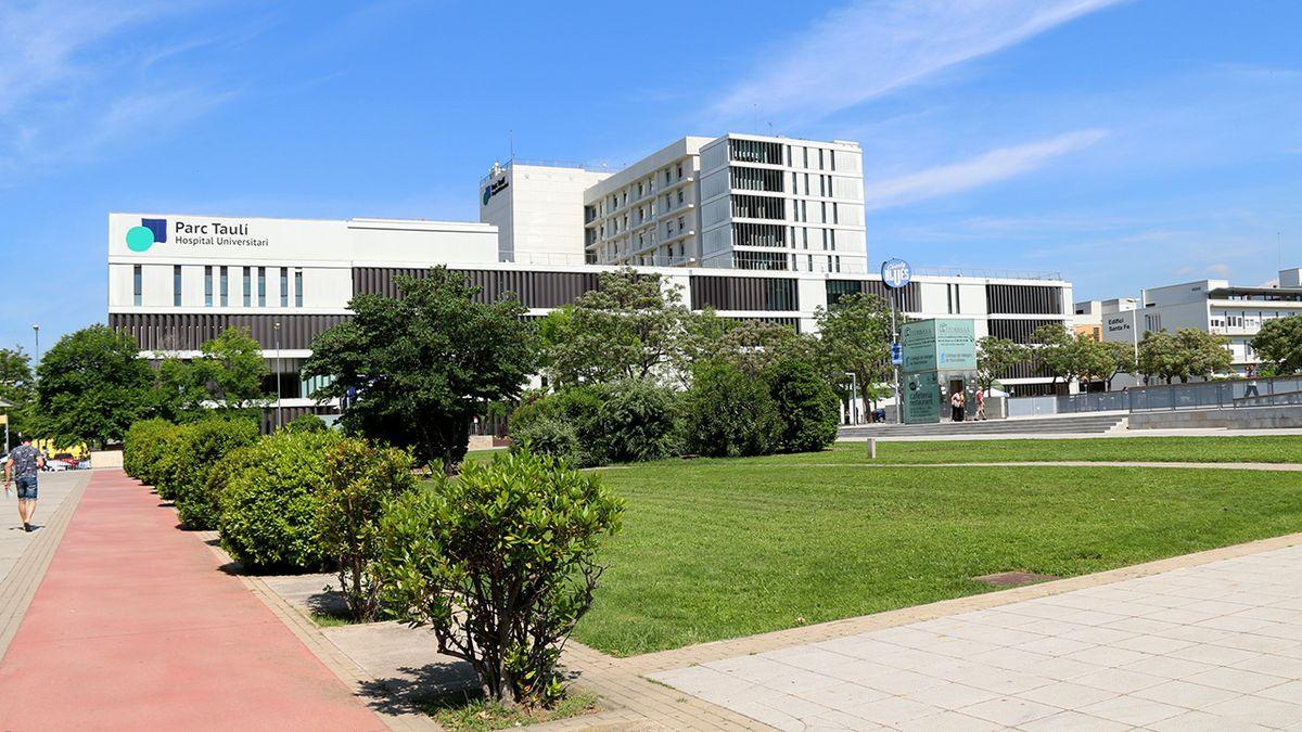 El Parc Taulí evacua pacients per un incendi a l’exterior de l’edifici