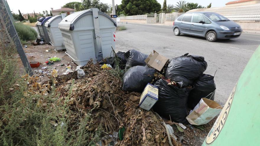 Santa Pola quiere reducir el abandono de enseres, podas  y excrementos