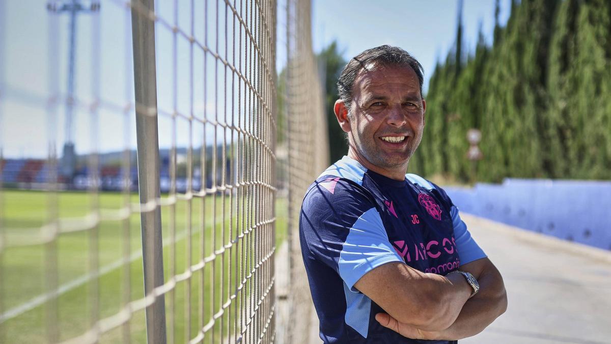 Javi Calleja pasó página después de la derrota ante el Alavés y está preparado para que su equipo no pierda la ilusión de estar en lo  más alto de la clasificación.