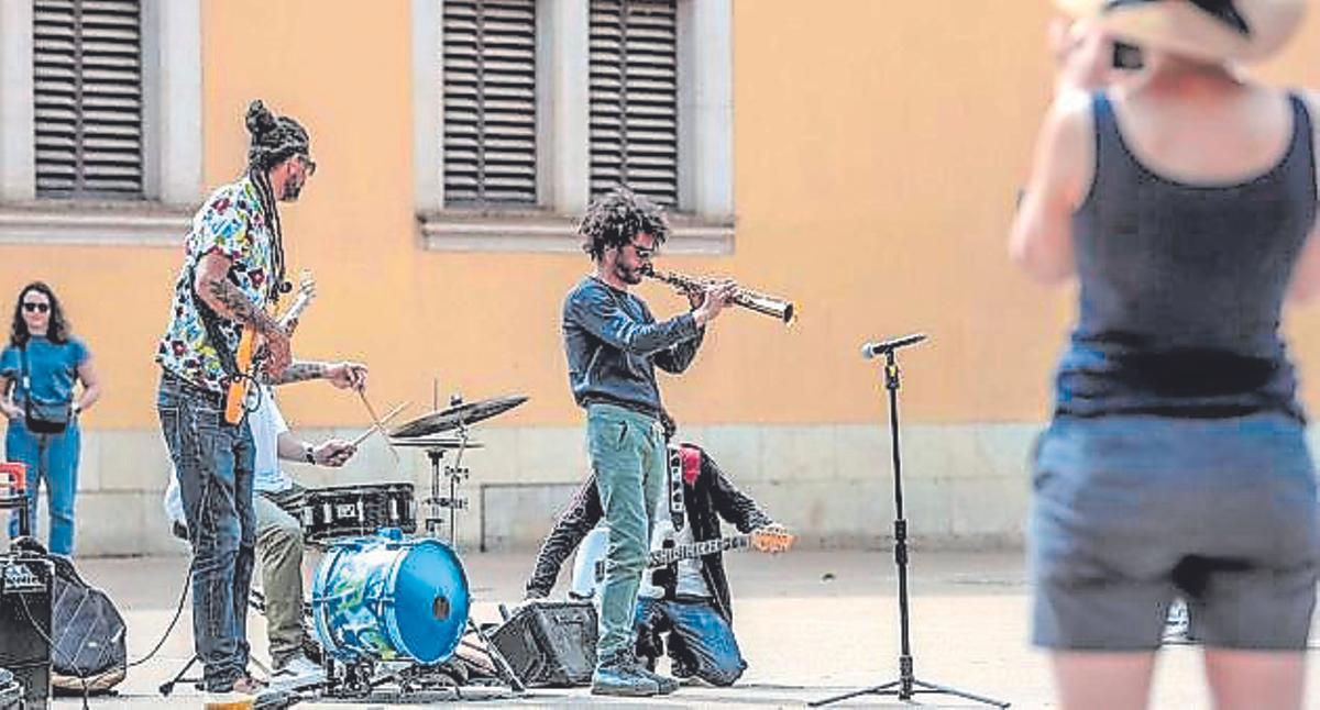Músics tocant al carrer