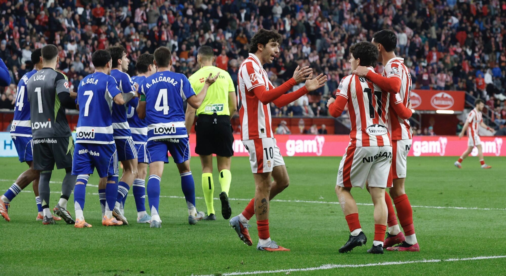 EN IMÁGENES: Gran victoria del Sporting contra el Granada en El Molinón