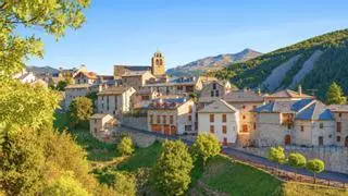 Se llama "el pueblo de las cien reliquias" y es uno de los más bonitos de España en otoño