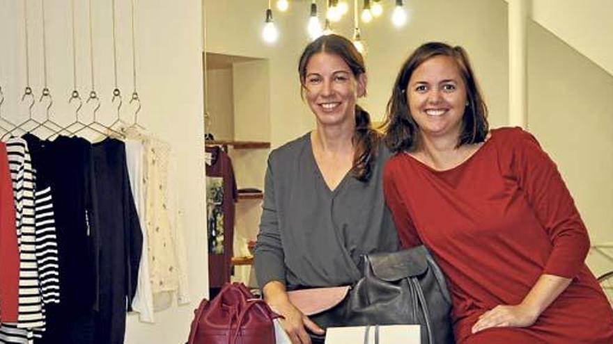Maria Trepat und Christina Bussmann teilen sich seit Neuestem ein Lokal an der Plaça Major für ihre selbst entworfenen Kleider und Taschen