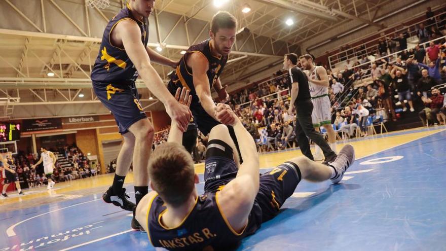 El Liberbank Oviedo Baloncesto cae ante Castelló por 76-81 y se aleja de la permanencia