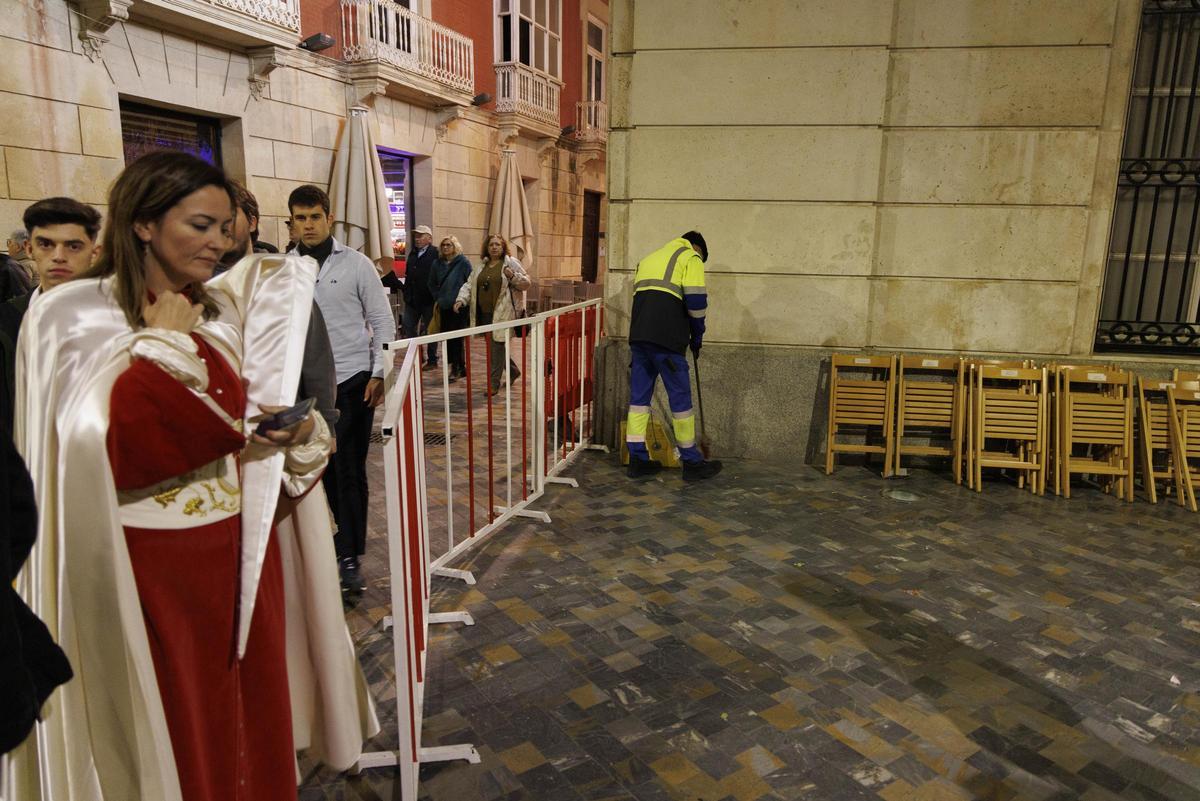 Los trabajadores trazan los recorridos de las procesiones y los entornos con mayor afluencia.