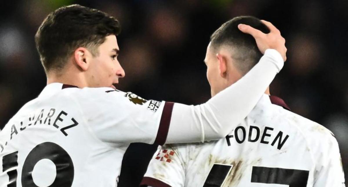 Foden celebra su gol junto a Julián Álvarez en la remontada del City