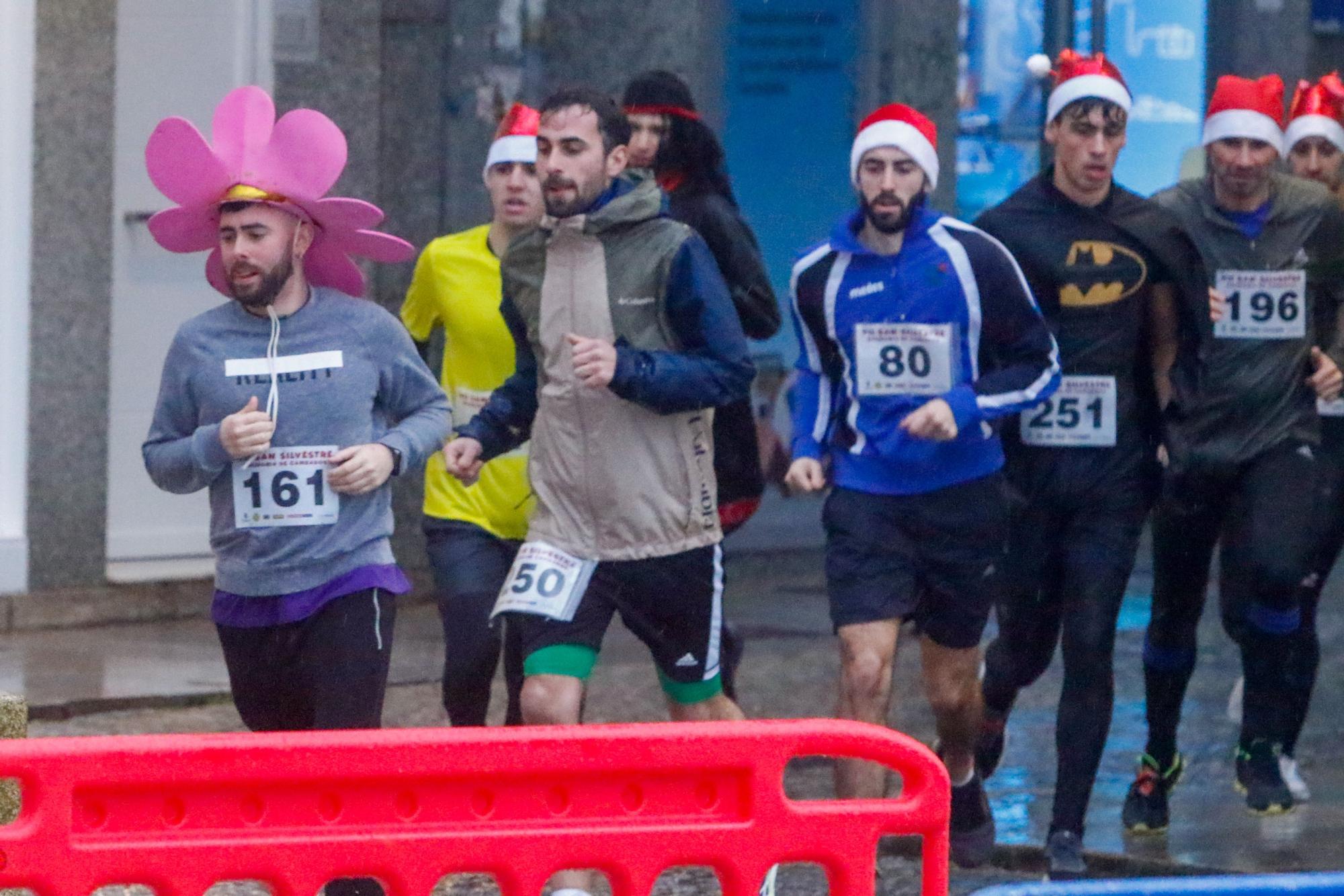 Más de 200 valientes hacen posible la recuperación de la San Silvestre de Cambados