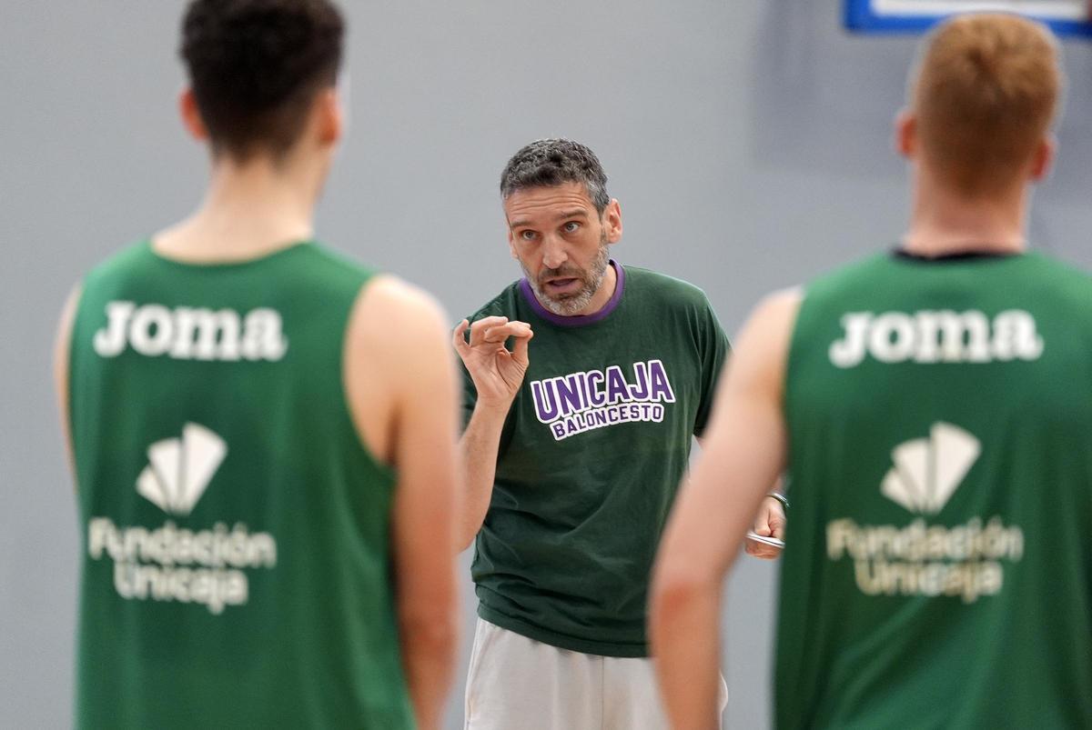 Ibon habla durante el entrenamiento.