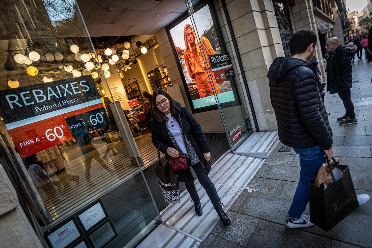 El comercio de Barcelona ultima la campaña de Navidad con rebajas adelantadas