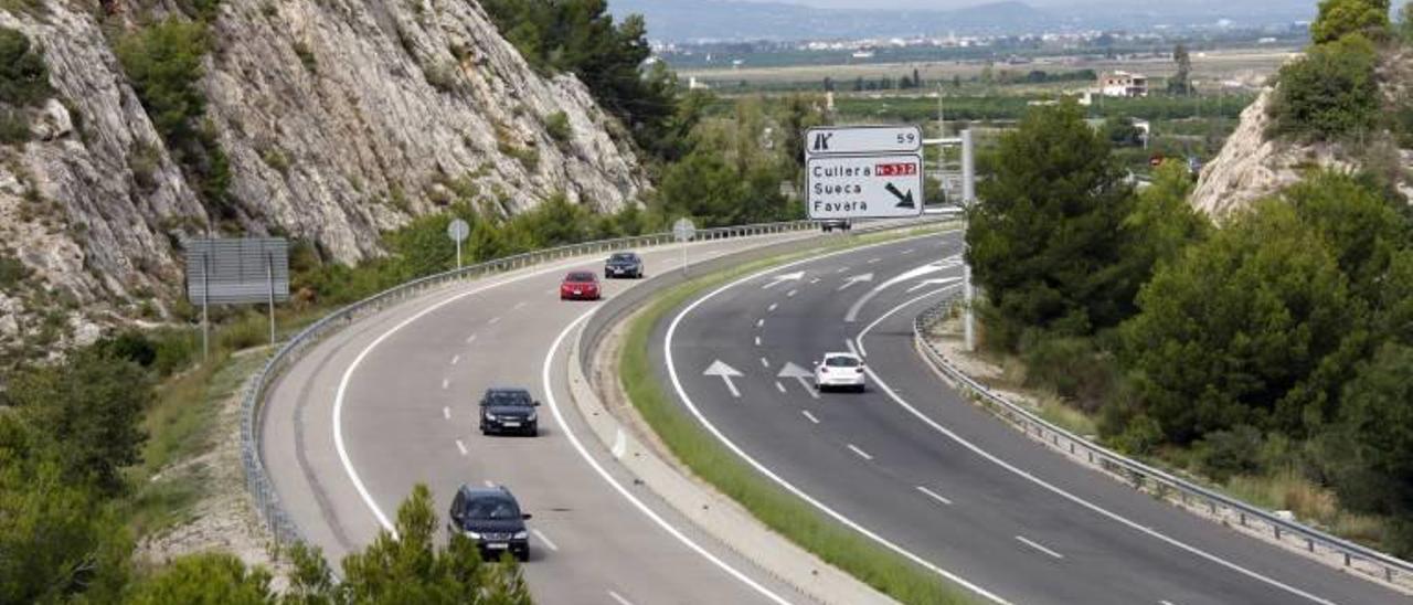 La autopista AP-7, a su paso por Favara, que los ayuntamientos reclaman liberalizar.