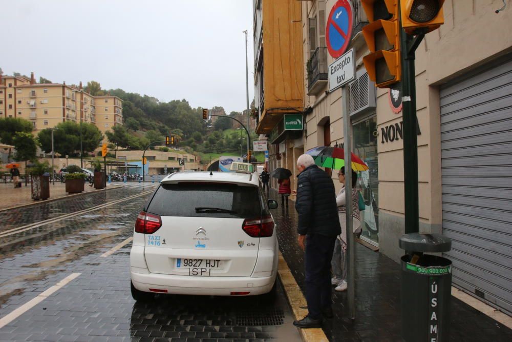 La mitad de los taxis de Málaga no prestan servicio hoy.