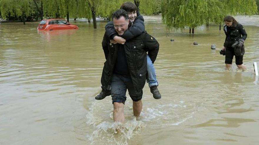 Las copiosas lluvias caídas en Navarra provocan otra fuerte crecida del Ebro