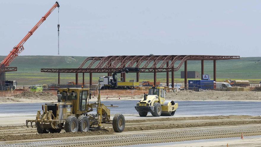 La Junta confirma el aeródromo y la terminal ferroviaria en Cáceres
